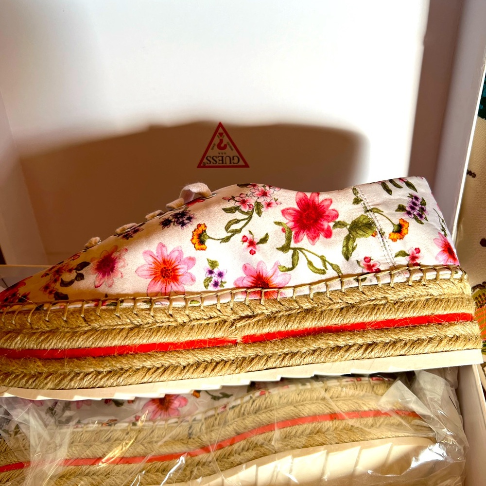 NIB Floral Guess Platform Sneakers